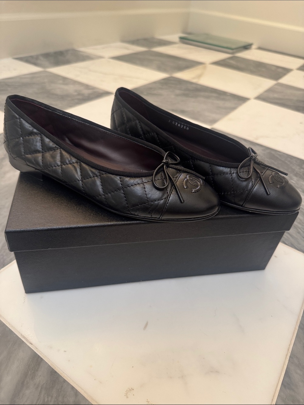 CHANEL Black Quilted Leather Ballet Flats with Bow - Picture 4 of 4